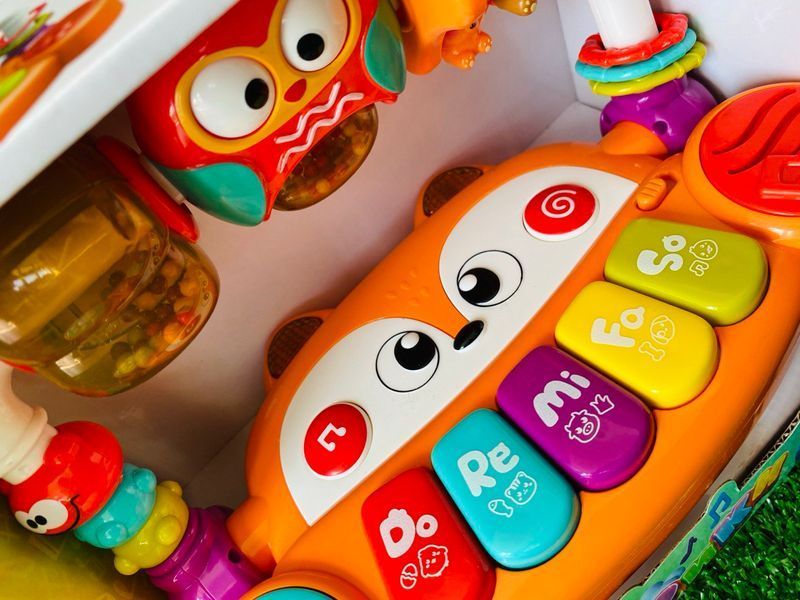 Музичний центр "Казкарики" 83339 WToys підсвічування, пісні, казки, віршики, ноти, брязкальця, кільця, каруселі, перемикач режимів 178797 фото
