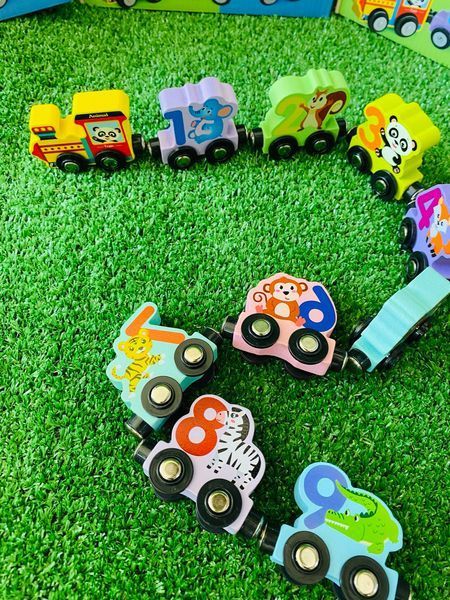 ​​​​​​​Дерев&rsquo;яний магнітний потяг з цифрами WToys Весела математика магнітне з&rsquo;єднання, 11 вагонів 179108 фото